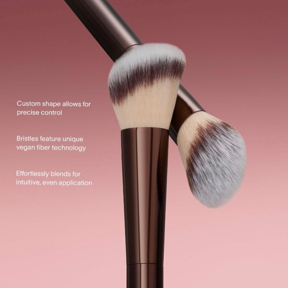HOURGLASS Liquid Blush & Blush Brush set - Picture 8 of 9